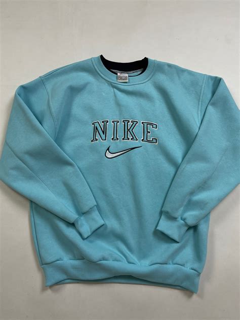 retro 90s vintage nike sweatshirt.